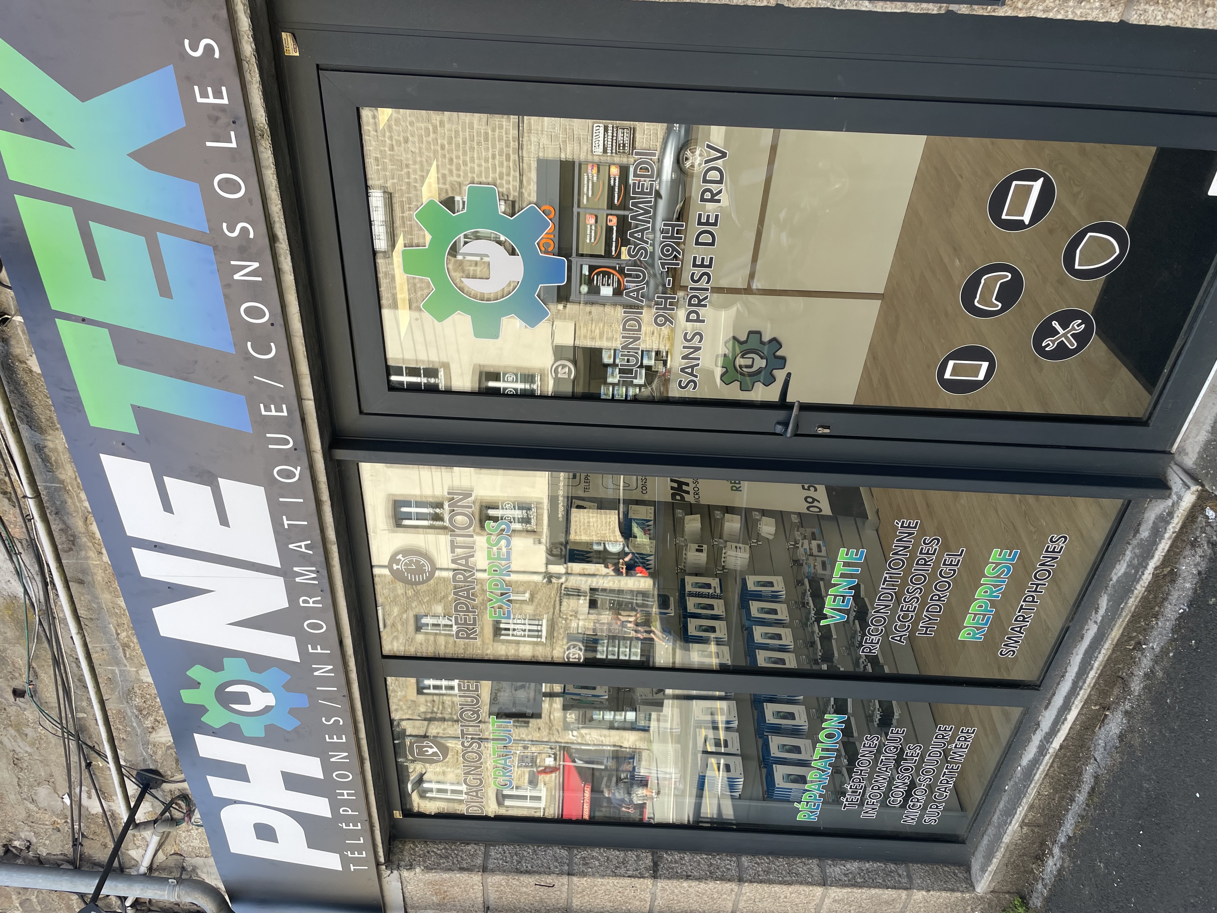 Devanture de PhoneTek, 9 rue Thiers à Dinan